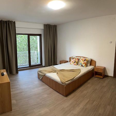 Central Studio Lägenhet Bukarest Exteriör bild