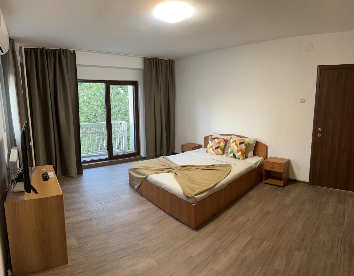 Central Studio Lägenhet Bukarest Exteriör bild