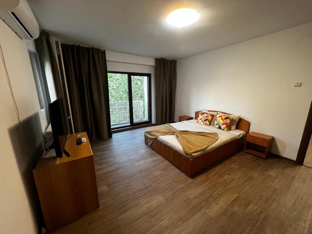 Central Studio Lägenhet Bukarest Exteriör bild